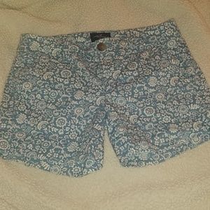 Midi American Eagle printed shorts.
